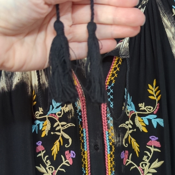⭐2 For $5⭐Colorful Embroidered Black Top, Size M - Picture 4 of 6